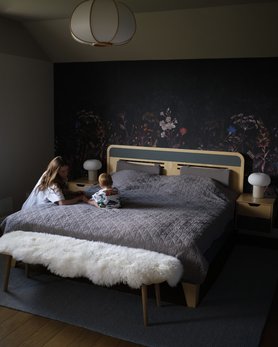 Кровать двуспальная с подвесными тумбочками-4