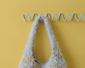 Вешалка металлическая в голубом цвете-1