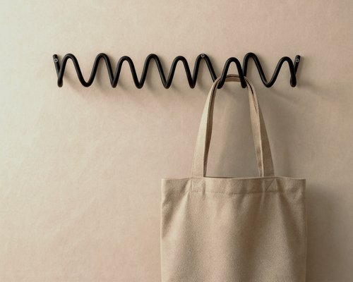 Вешалка металлическая в чёрном матовом цвете