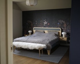 Кровать двуспальная с подвесными тумбочками-1