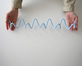 Вешалка металлическая в голубом цвете-2