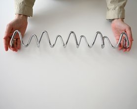 Вешалка металлическая в серебряном цвете-2