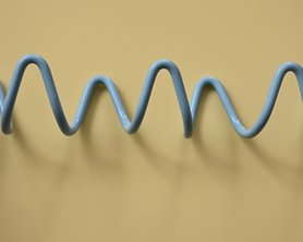 Вешалка металлическая в голубом цвете-3