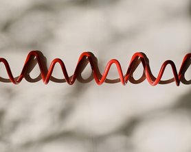 Вешалка металлическая в красном цвете-4