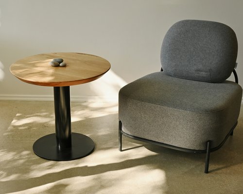 Столик журнальный из массива дуба на одной ножке  Арт.9118