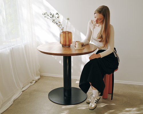 Стол обеденный из массива дуба на одной ножке Арт.9118