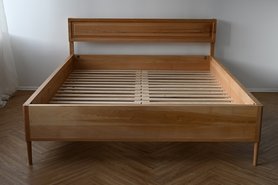 Кровать двуспальная из массива бука с фрезеровкой в изголовье Эмпи в наличии-1