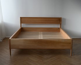 Кровать двуспальная из массива бука с фрезеровкой в изголовье Эмпи-17