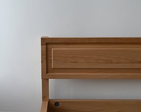 Кровать двуспальная из массива бука с фрезеровкой в изголовье Эмпи-14