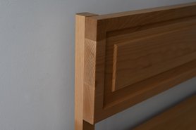 Кровать двуспальная из массива бука с фрезеровкой в изголовье Эмпи в наличии-3