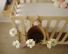 Детская кроватка для новорождённых Милки с маятниковым механизмом-12