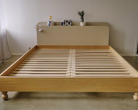 Кровать двуспальная из шпона на ножках шар-3