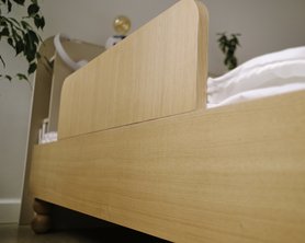 Кровать двуспальная из шпона на ножках шар-10
