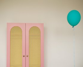 Шкаф детский для одежды с ротанговым полотном-9