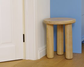 Столик - табурет Мон дубовый на 3-х ножках-1