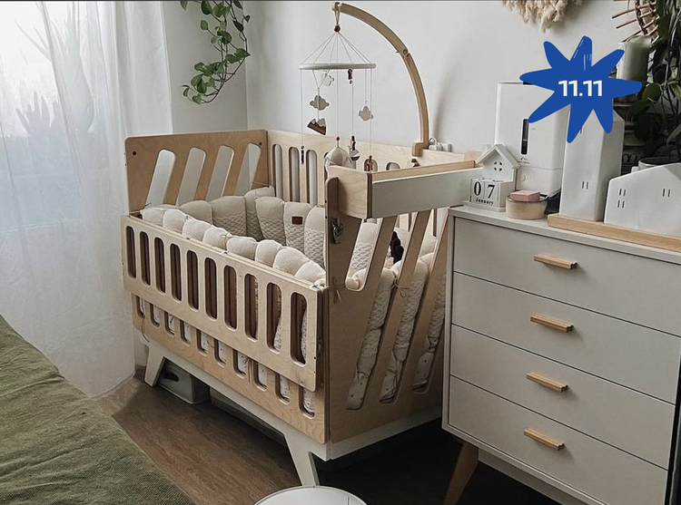 Детская кроватка для новорождённых Милки с откидным бортиком 11.11. Черная пятница