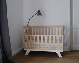 Детская кроватка для новорождённых Милки с откидным бортиком-6