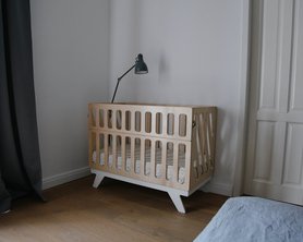 Детская кроватка для новорождённых Милки с откидным бортиком-7