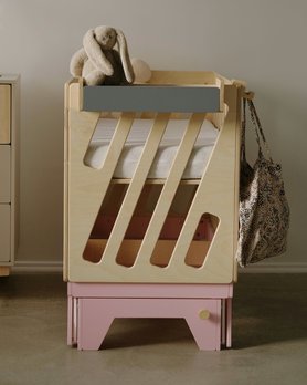 Детская кроватка для новорождённых Милки с маятниковым механизмом-2