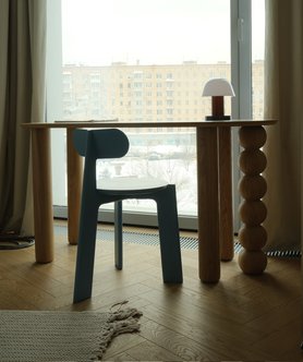 Стол из шпона дуба  с ножками Мон и шары Арт. 9127-1